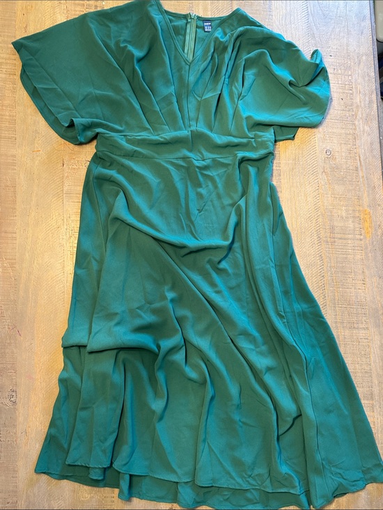 SHEIN Dresses & Skirts - SHEIN Emerald Green V-Neck Maxi Dress
